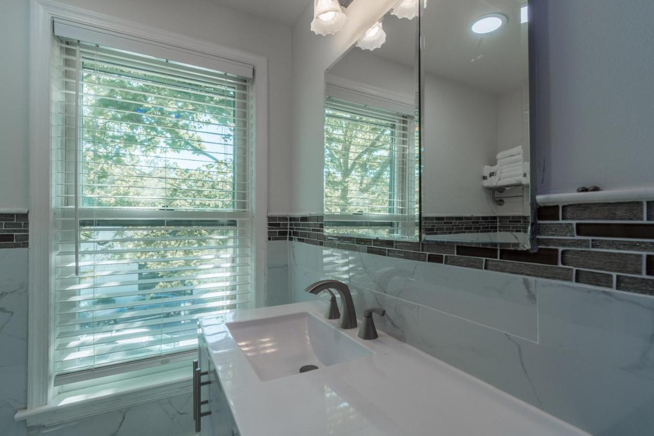 למברטוויל Luxurious Retreat, Parking, Restaurants, Near New Hope, 1Mile Delaware River מראה חיצוני תמונה